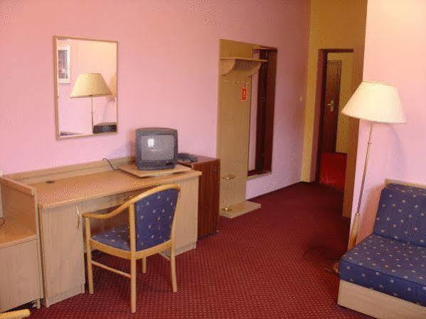 Rezydencja Parkowa Otel Varşova Dış mekan fotoğraf
